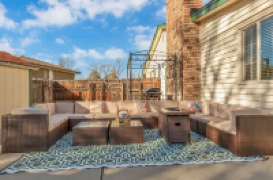 ᨒFIREHAUSᨒHotTubᨒCinemaᨒBBQᨒBadmintonᨒGames