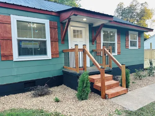 Historic 1940's Cottage Near Tim's Ford Lake & Town Square Fully Remodeled