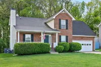Stunning 5 Bed 2.5 Bath in the Heart of Clarksville Hotels near Walmart Supercenter