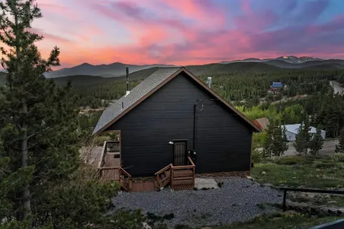 Amazing 10,000-Ft Views Vacation Retreat w/ Hot Tub & PS5 Fun - Chalets