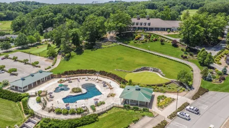 King Suite! Stay & Play Rates! Overlooking 9th fairway at Osage National!