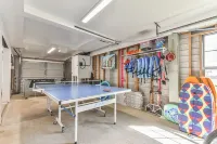 Newly Renovated Waterfront Home w/ Kayaks/Bikes, Ping Pong,4 bedroom, 2 bathroom