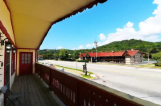 Couples Retreat! Cozy apartment in downtown Helen, GA.