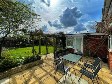 Island House is a spacious 4 bedroom detached house