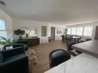 Remodeled cozy family surf house with jacuzzi and pool located near the beach! فنادق في أوسيانسيدي