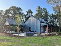 2-Bedroom Cabin Overlooking a Private Lake with Dock and Kayaks