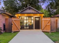 HOT TUB! 400 Sf Spacious, Private Tiny Home Experience! Hotels near Greenheart Printer Solutions