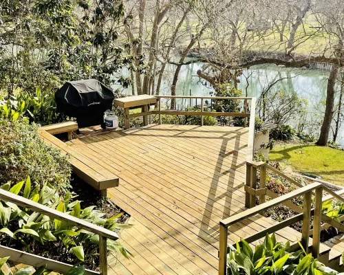New!!! Luxury Riverfront Oasis with Gorgeous Oaks and Ping Pong Table! Hotéis em Seguin