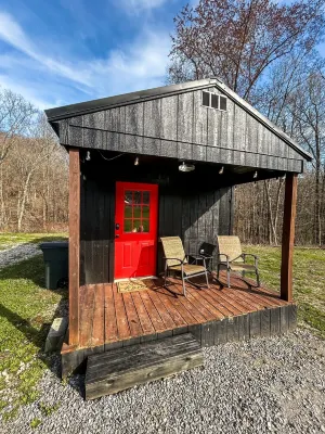 Cozy tiny cabin in Petros -Windrock Hotels in Morgan County