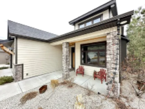 Stunning custom comfy home in quiet NW Billings
