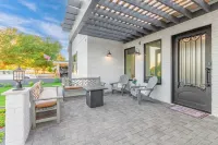 Arcadia/Biltmore 2023 Build - Heated Pool - 4 bedroom 4.5 bath - PRIME LOCATION