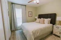 Vacation on Vista close to beach & downtown Ocean Springs! Includes golf cart!