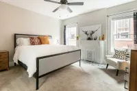 Newly Renovated 2BR Apartment w/ Free Parking in Downtown