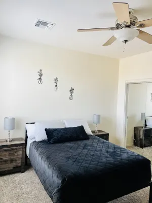 6br3ba with pool & jacuzzi 블레스드 새크라멘트 카톨릭 처치 주변 호텔