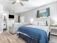 Johns Pass Studio # 1 Fisherman's Cove and Cottages Hotels in Madeira Beach