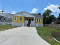 Nueva y Elegante Casa a 1 Milla del Dowtown y 6 Millas de las Playas OBX