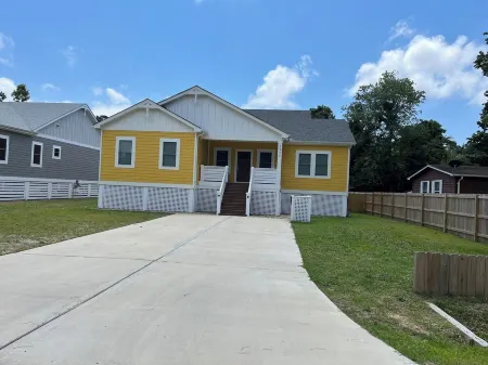 Nueva y Elegante Casa a 1 Milla del Dowtown y 6 Millas de las Playas OBX Отели рядом с достопримечательностью «Парк Роанок Фестивал»