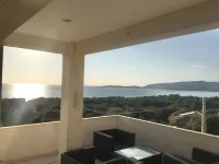 LARGE DUPLEX APARTMENT, panoramic view. quiet.