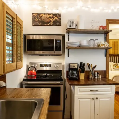 In Town, Yet Wooded - Cozy 2Br Cabin in Mentone