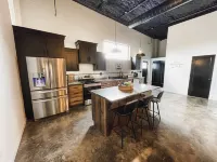 The Flats - Industrial modern loft within walking distance to downtown! マウンテン・ホームのホテル