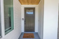 Beautiful 3-Bedroom House with Heated Pool and e-Bikes Near Siesta Key Beach