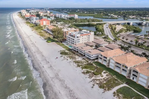 Beachfront Condo Steps to Beach! Incredible View of the Gulf of Mexico!