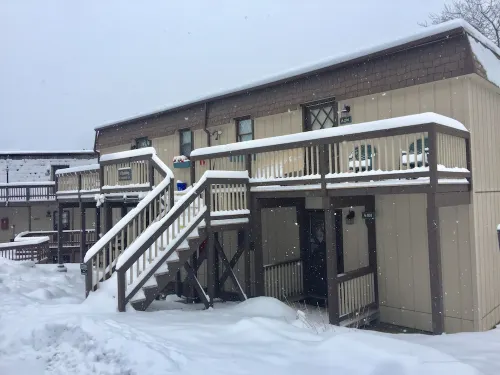 Walk to Beech Mountain Resort, Pet Friendly!