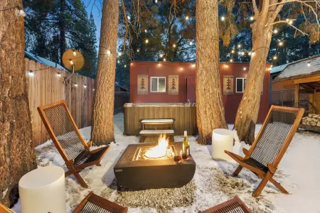 Cozy Modern Cabin with Lofted Bedroom in brilliant Big Bear