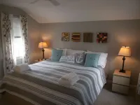 2-Bdrm, Parking, Fire Place, Outdoor Space, Close to everything. 프로빈스타운 호텔