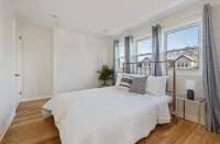 Two floor Urban Oasis: King Bed Near NYC Train