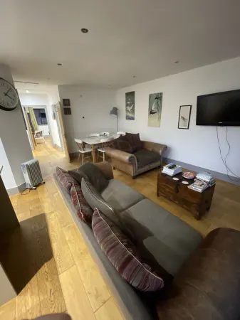 Self contained bungalow near to Lincoln, dog friendly and plenty of car parking.