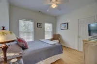Beautiful house minutes from the beach!