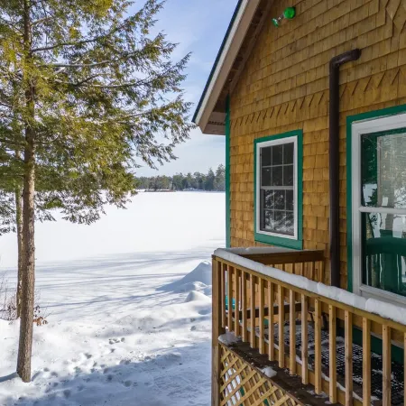 Dream Lakefront Modern Cabin