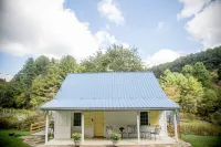 Creekside Cottage Near Floyd, VA, and Blue Ridge Parkway with deck and gas grill