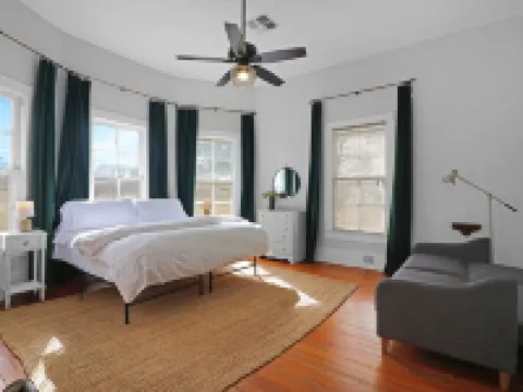 Country Farmhouse close to Texas A&M, wedding venues, & wineries! Hotels in Grimes County