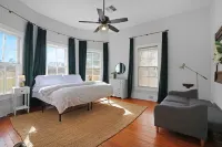 Country Farmhouse close to Texas A&M, wedding venues, & wineries!