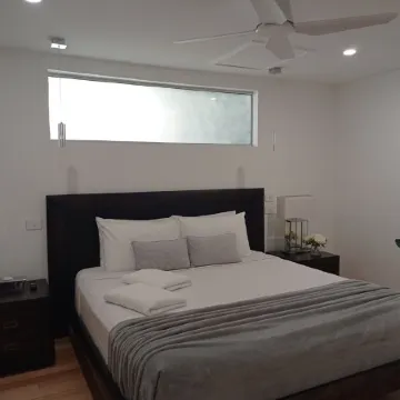 'LITTLE LAKE LODGE' - on Warilla Beach / Little Lake