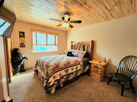 Gorgeous Forest Cabin with Hot Tub & Game Room