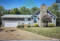 Slagledipityville Lake House/ Lakefront & 12 miles from DT/ Broadway Street Hotels near Cane Ridge Park