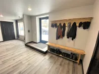 Up North Luxury w/Unmatched Charm! 2 miles to MTU! فنادق في هانكوك