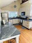 Serene beach cottage a short walk from beautiful Broadkill Beach. Pet friendly!