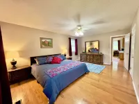 Spacious 3 bed, 2 bath home, 5 min to town square, close to Baxter Hospital