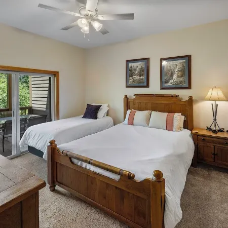 Large & Luxurious Condo in Smoky Mountain Country Club with Washer & Dryer!