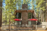 Exceptional Home Near SR Village /  Best Rates! / Hot Tub / SHARC  / Wi Fi / AC