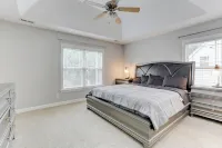 Beautiful Home Near Downtown With Game Room! 쉬츠 주변 호텔