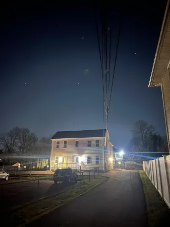 Relax with family or friends to this elegant apartment in the heart of Waltham Отели рядом со станцией Брендейс / Робертс