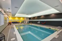 Tru by Hilton Winchester - Pools