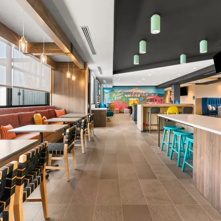 Tru by Hilton Portland Airport