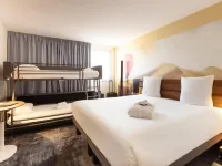 Novotel Bordeaux Centre Gare Saint Jean Hotels near Bastide