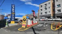 Seven Bricks Hotel - parking